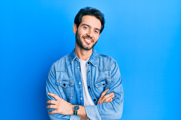 Young hispanic man wearing casual clothes happy face smiling with crossed arms looking at the camera. positive person.  - Foto, Bild