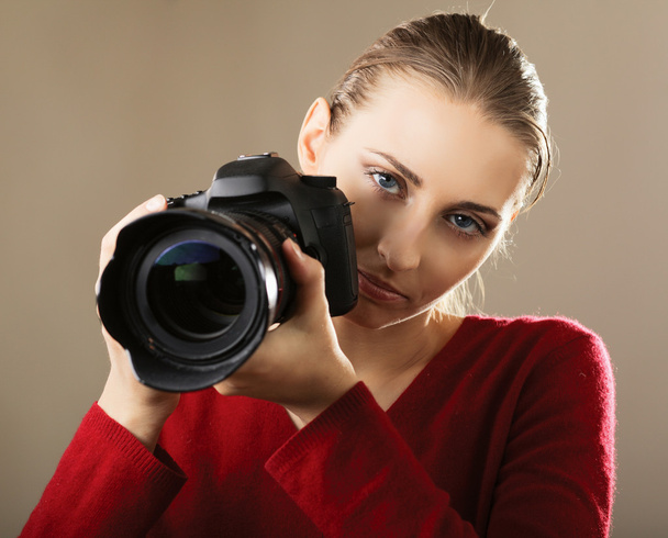 Mladá žena s kamerou - Fotografie, Obrázek