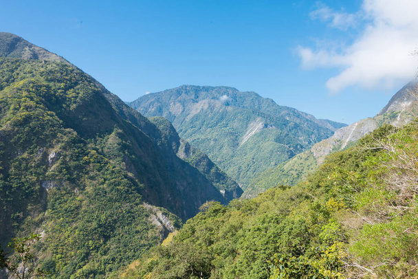 Hualien, Tayvan - 03: 20 Taroko Ulusal Parkı 'ndaki Zhuilu Eski Yolu' ndan güzel manzara, Xiulin, Hualien, Tayvan. - Fotoğraf, Görsel