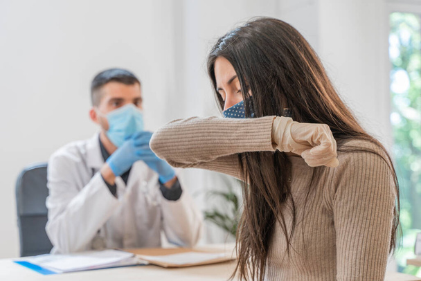 Coronavirus. Doctor visiting unhealthy woman. Doctor consults patient. They are using face mask and rubber gloves for prevention. Patient care. Diagnostics. Coronavirus symptoms - Foto, imagen