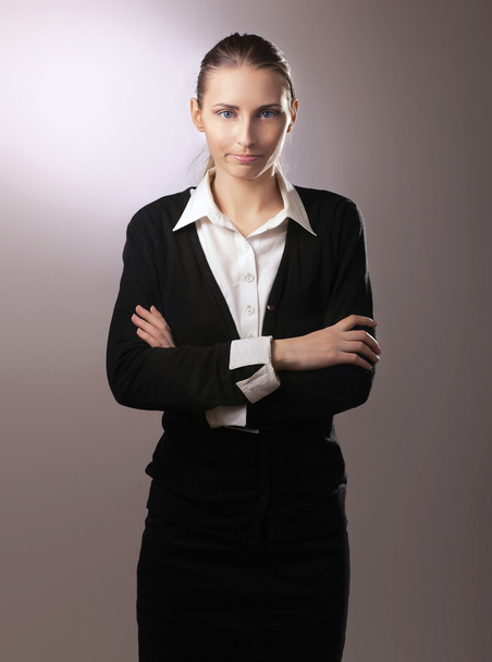 Business woman standing with folded arms - Zdjęcie, obraz