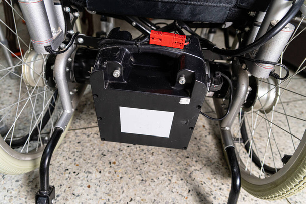 Батарея електричного інвалідного візка для пацієнтів або інвалідів
. - Фото, зображення