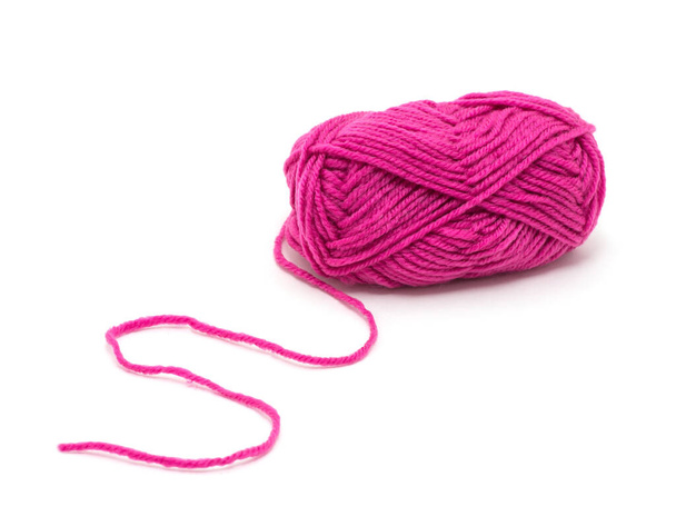 白に隔離されたピンクの編み糸 - 写真・画像
