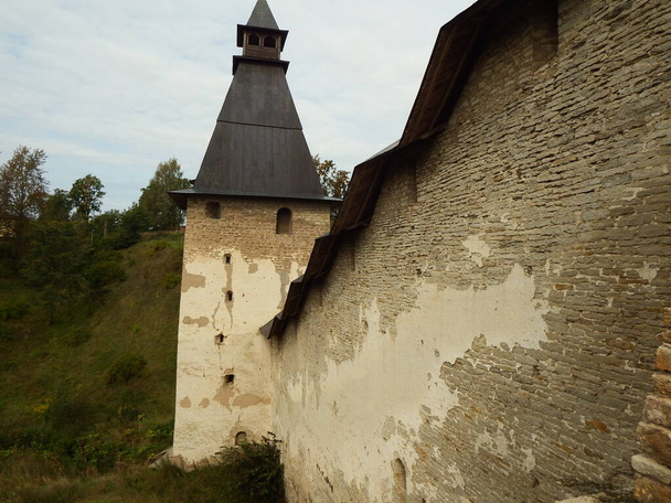 Autumn in Pskov Pechora monastery: walls, towers, plants - Photo, Image