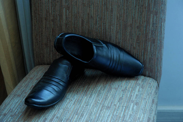 男性の革の靴男性のファッション革の靴フラットレイ - 写真・画像