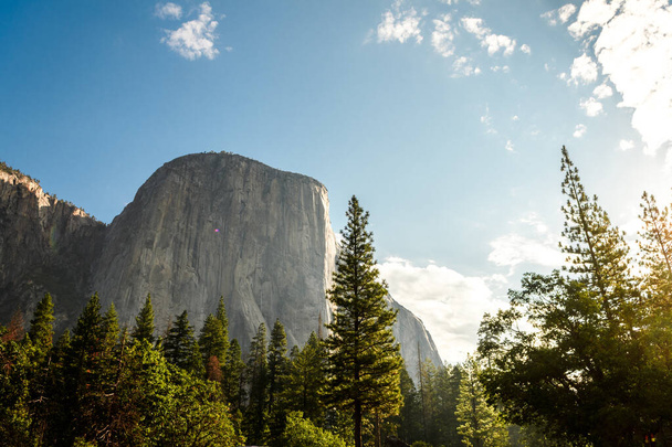 atemberaubende Aussicht auf den Berg el capitan im Yosemite-Tal, USA - Foto, Bild
