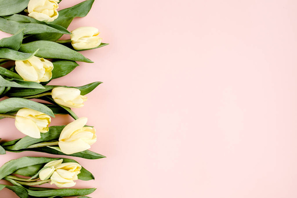 Pastel and yellow tulip flowers bouquet on pink background. Flat lay, top view. Valentines background. Floral pattern - Foto, Imagem