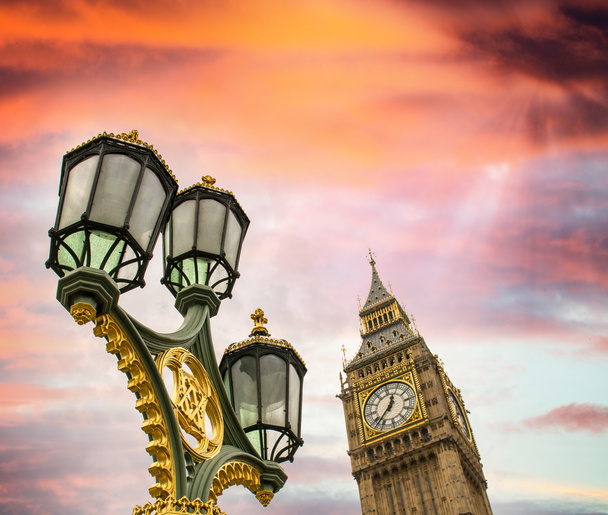 Poste de lámpara Big Ben y Londres
 - Foto, imagen