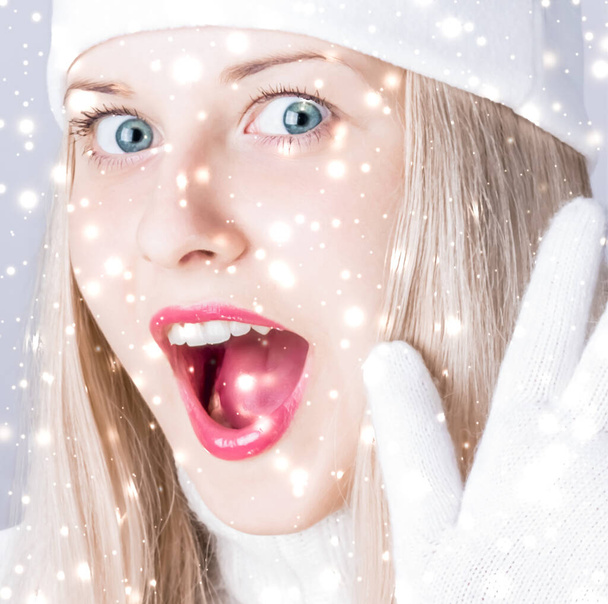 Young woman celebrating Christmas time, happy smile - Photo, Image