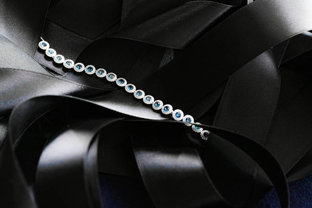 Розкішний діамантовий браслет, ювелірні вироби та модний бренд
 - Фото, зображення