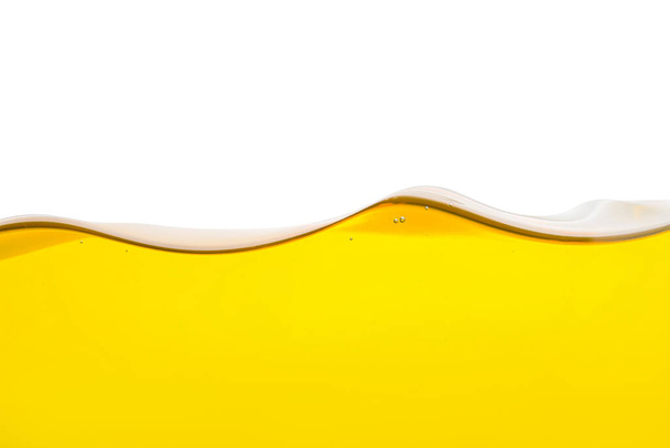 aceite de oliva fresco sobre fondo blanco - Foto, imagen