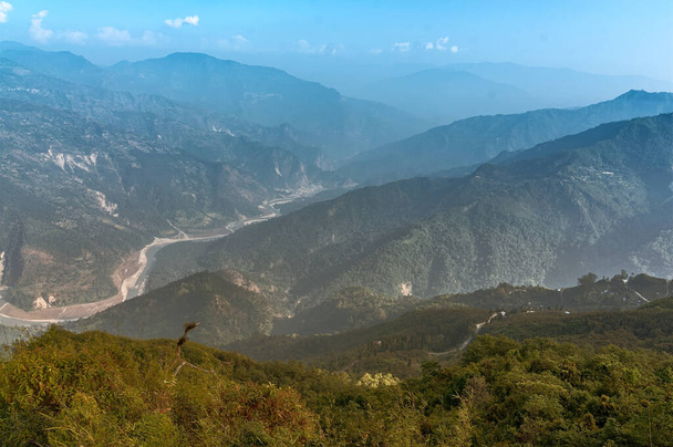 Punto di vista Ramitey - Sikkim, India. Da questo punto di vista, i colpi di scena del fiume Tista o Teesta possono essere visti di seguito, il fiume Tista scorre attraverso lo stato di sikkim., - Foto, immagini