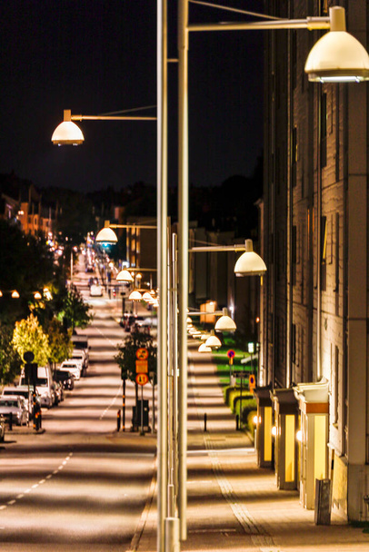 Estocolmo, Suecia Hagerstensvagen por la noche en el suburbio o Aspudden. - Foto, imagen
