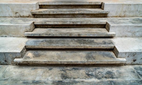 Staré zvětralé betonové schodiště - Fotografie, Obrázek