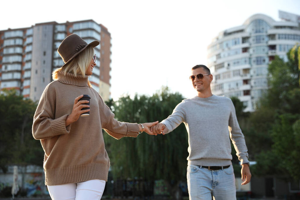 Couple in stylish sweaters on city street - Zdjęcie, obraz