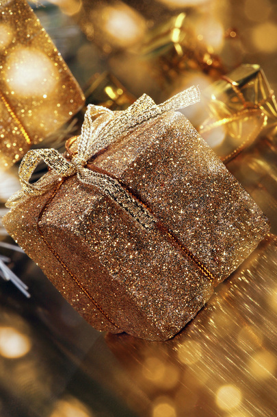 Christmas card with gold gift - Φωτογραφία, εικόνα