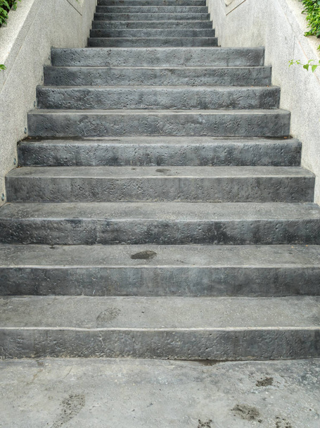 Siyah beton merdiven sade arka plan - Fotoğraf, Görsel