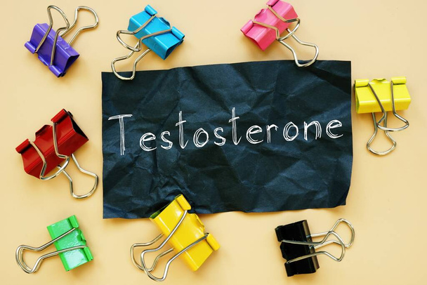 Koncepcja finansowa oznaczająca testosteron z napisem na kartce papieru. - Zdjęcie, obraz