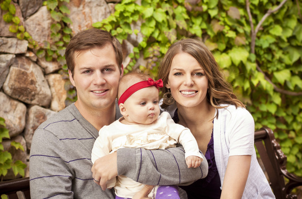Nuori kaunis perhe
 - Valokuva, kuva