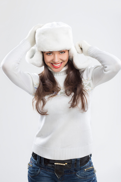 Beautiful young woman in winter clothes - Foto, Imagem
