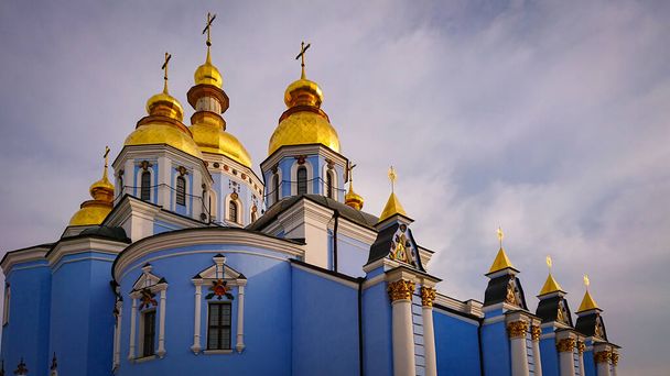 Свято-Михайловский золотокупольный монастырь в Киеве, Украина - Фото, изображение