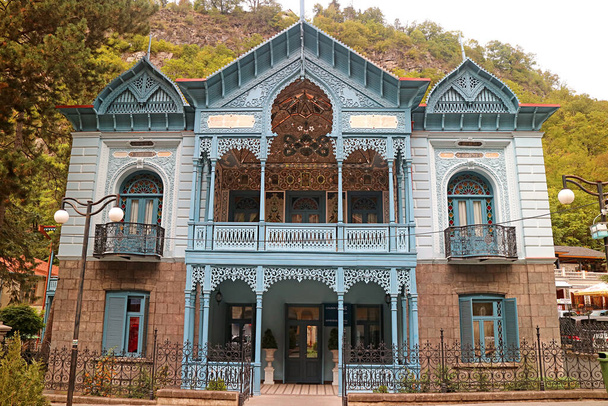 Το Blue Palace Firuza, ένα αξιοθαύμαστο Μνημείο Πολιτιστικής Κληρονομιάς στην πόλη Borjomi, περιφέρεια Samtskhe-Javakheti, Γεωργία - Φωτογραφία, εικόνα