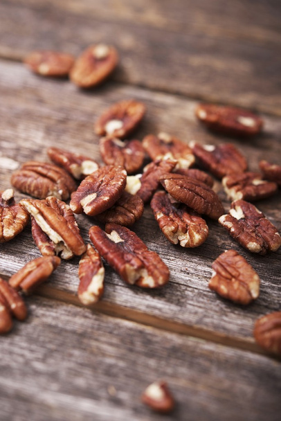 pekanové ořechy na dřevo - Fotografie, Obrázek