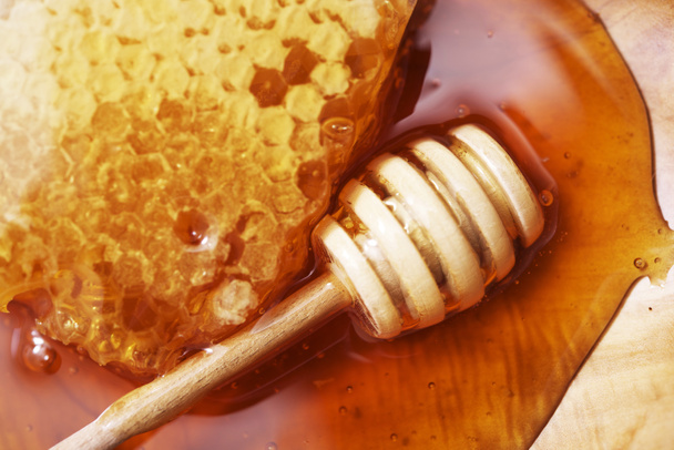 Сырой мед с Диппером
 - Фото, изображение