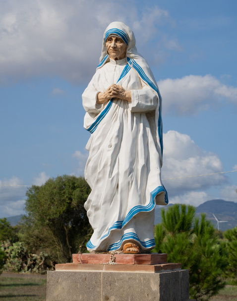 Estatua de la Madre Teresa de Calcuta, pabillonis, sur de Cerdeña - Foto, imagen