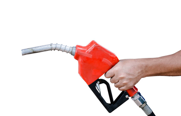 Benzin hortumu tutan adam kırmızı benzin pompası başlığı beyaz arka planda izole edilmiş. Hortumlu yakıt hortumu. - Fotoğraf, Görsel