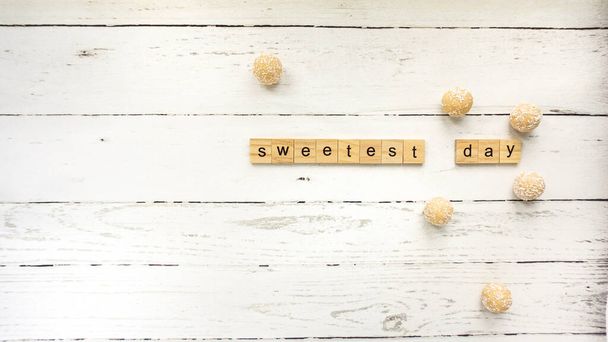 day of sweets. wooden cubes with letters photo - Fotografie, Obrázek