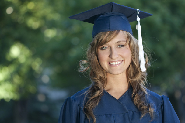 Усміхнене жіночий випускник
 - Фото, зображення