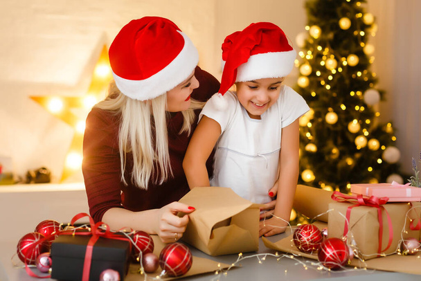 holidays, presents, christmas, x-mas, birthday concept - happy mother and child girl with gift box - Photo, Image