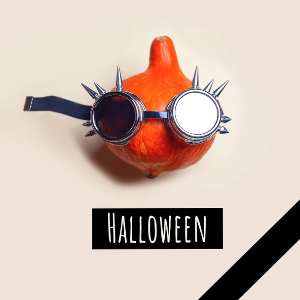 Portrait of Mr. Pumpkin in punk rocker glasses. Halloween concept - Foto, afbeelding