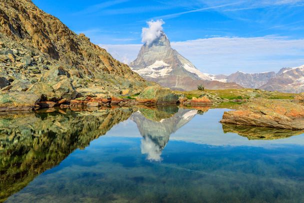 Matterhorn Riffelsee-järvellä - Valokuva, kuva