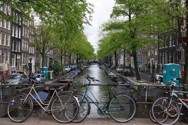 Bikes and canals in Amsterdam - Fotografie, Obrázek