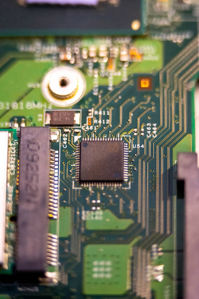 hi tech close-up της ηλεκτρονικής πλακέτας κυκλώματος ή μητρικής πλακέτας - Φωτογραφία, εικόνα