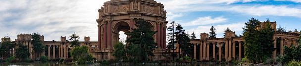 Πανοραμική φωτογραφία του Palace of Fine Art στο Σαν Φρανσίσκο Καλιφόρνια ΗΠΑ - Φωτογραφία, εικόνα