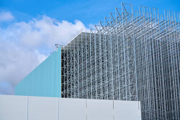 Staveniště nového skladiště v zálivu v průmyslové zóně v Magdeburgu v Německu - Fotografie, Obrázek