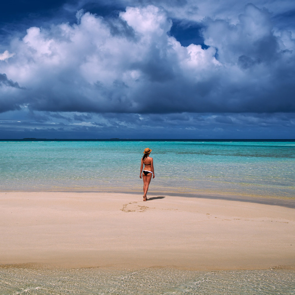 Femme à la plage
 - Photo, image