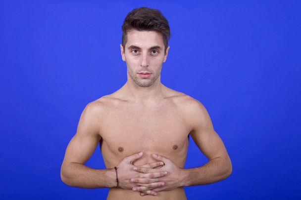 Hombre en topless
 - Foto, imagen