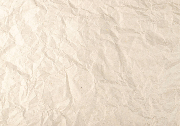 Sfondo carta raggrinzito Kraft Texture. Modello di foglio di carta da imballaggio rugoso e raddrizzato, carta straccia con spazio di copia. carta da parati pagina piegata - Foto, immagini