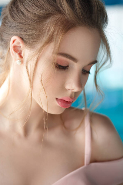 Beauty portrait of a cute young girl with a gentle make-up and light air hairstyle. - Foto, imagen