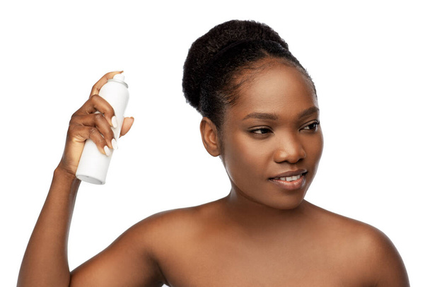 young african woman with hairspray - Foto, Imagem