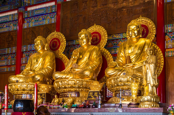 buddyjskie posągi w Chińskiej świątyni Tajlandia - Zdjęcie, obraz