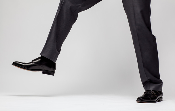 Confident businessman's step - Foto, afbeelding