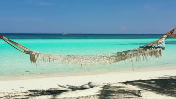 Homokos strand és trópusi tenger. Panglao-sziget, Fülöp-szigetek. - Felvétel, videó