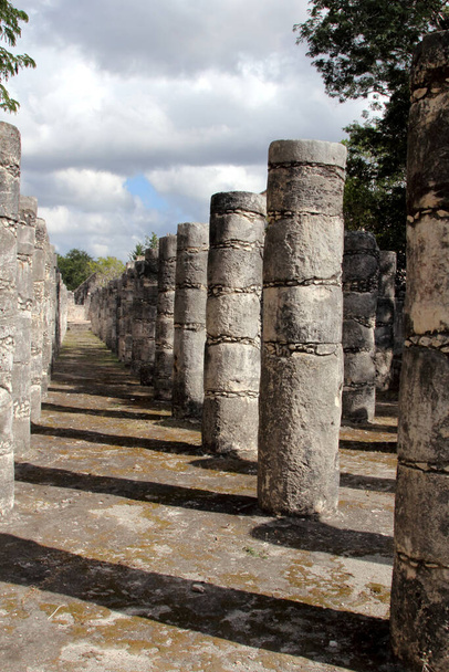  Μάγιας Πυραμίδα Τσίτσεν Ίτζα. Chichen Itza είναι ένας από τους πιο δημοφιλείς αρχαιολογικούς χώρους στο Γιουκατάν, Μεξικό. - Φωτογραφία, εικόνα