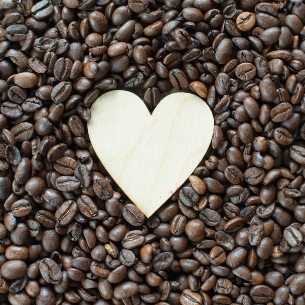 fa szív a kávéahşap kalp üzerinde kahve - Fotó, kép