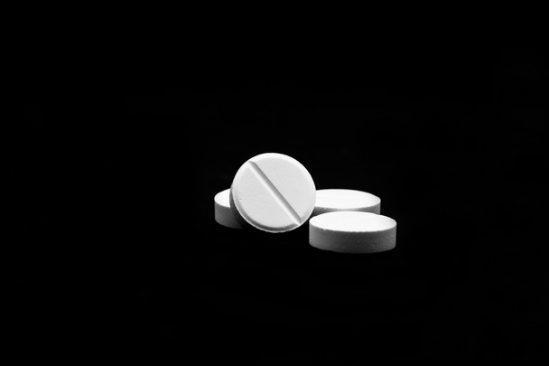 White pills - Фото, изображение